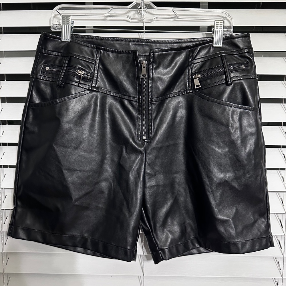 🛍️ Faux leather 5” Shorts with pockets Size XL